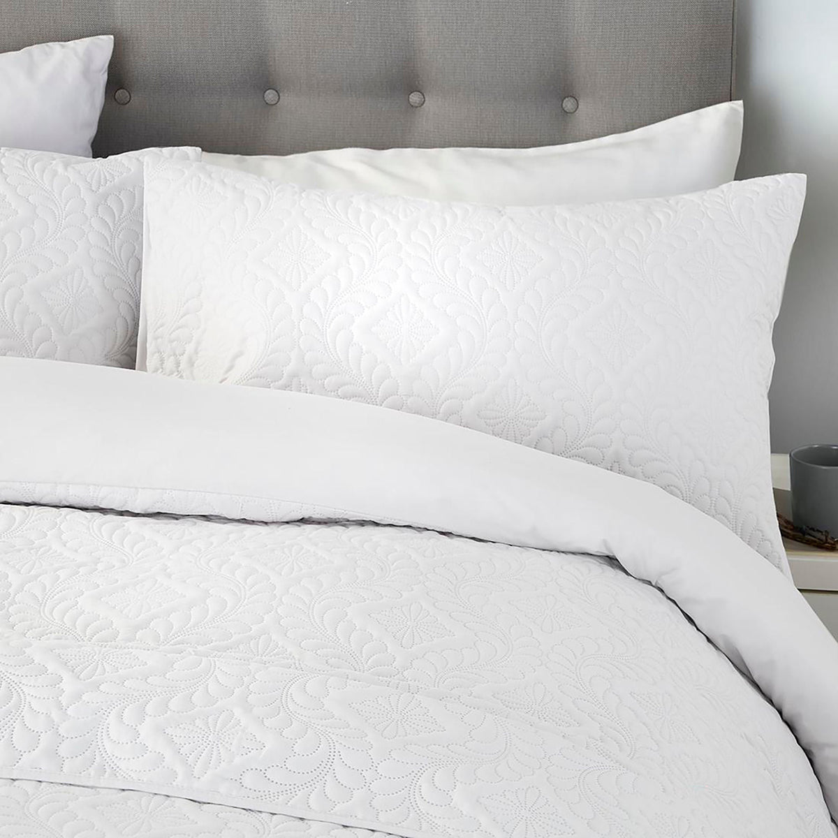 Gianna Duvet Cover Set in White