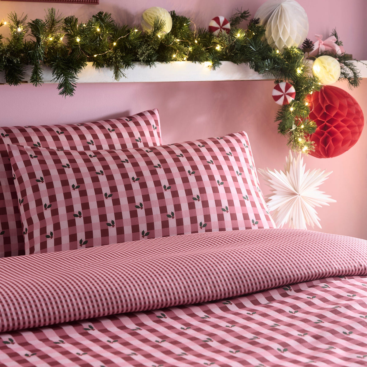 Holly Gingham Christmas Duvet Cover Set in Red