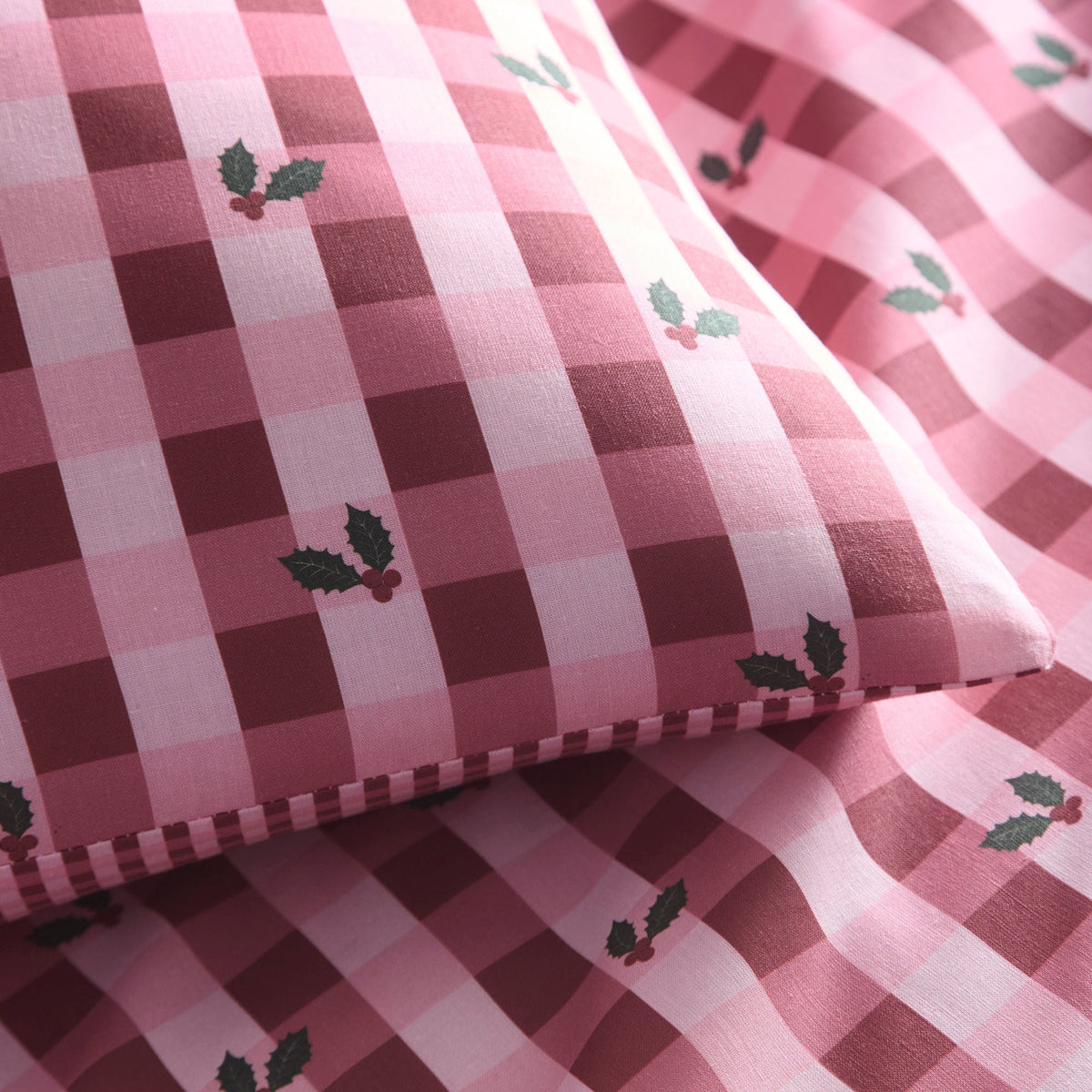 Holly Gingham Christmas Duvet Cover Set in Red