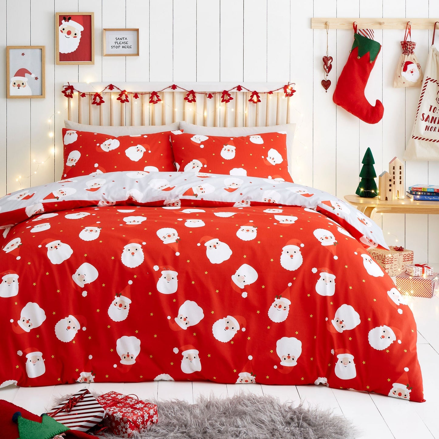 Happy Santa Duvet Cover Set in Red