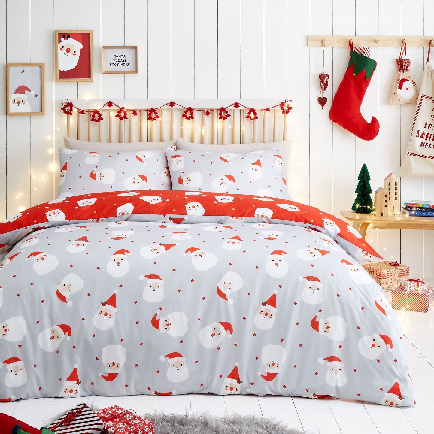 Happy Santa Duvet Cover Set in Red