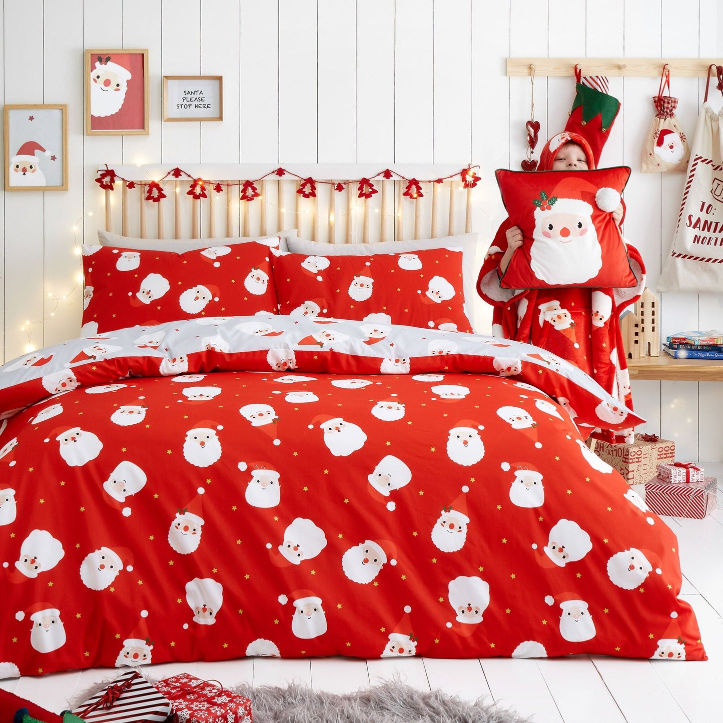Happy Santa Duvet Cover Set in Red