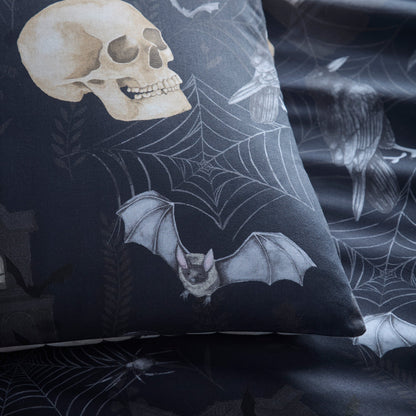 Gothic Skulls Halloween Duvet Cover Set in Black