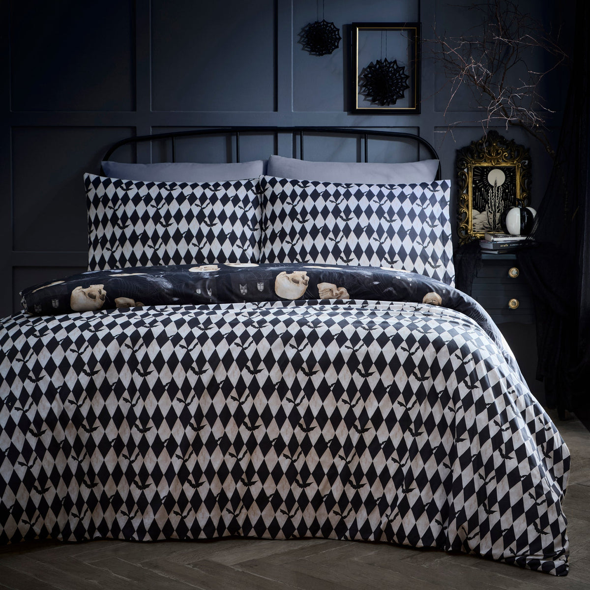Gothic Skulls Halloween Duvet Cover Set in Black