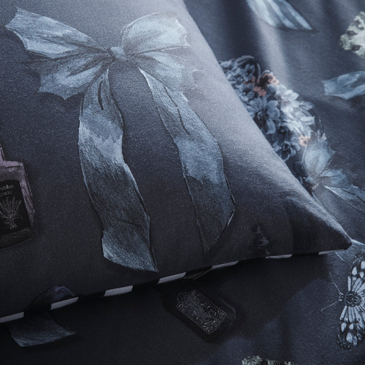 Bows Noir Halloween Duvet Cover Set in Grey