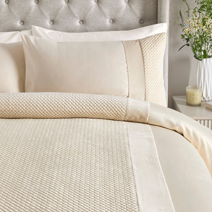 Iras Duvet Cover Set in Natural
