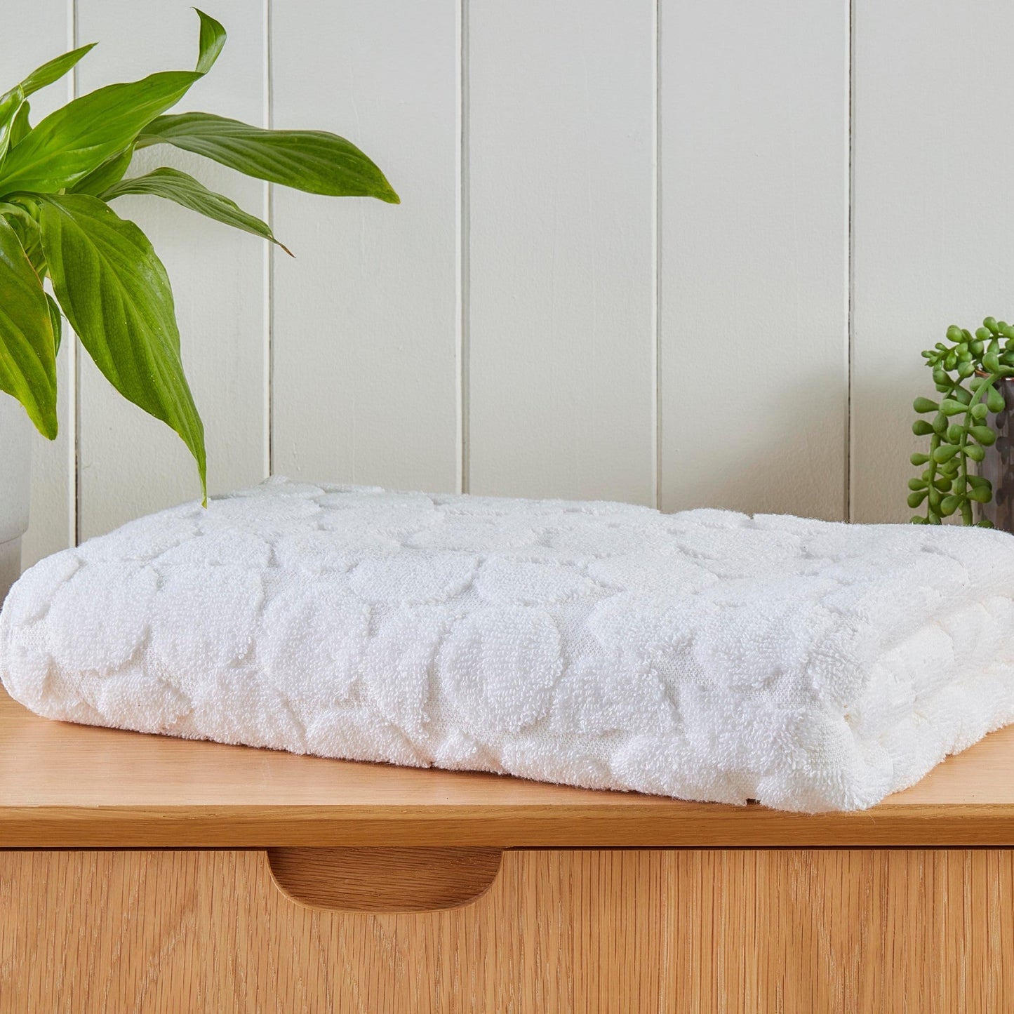 Ingo Towels in White