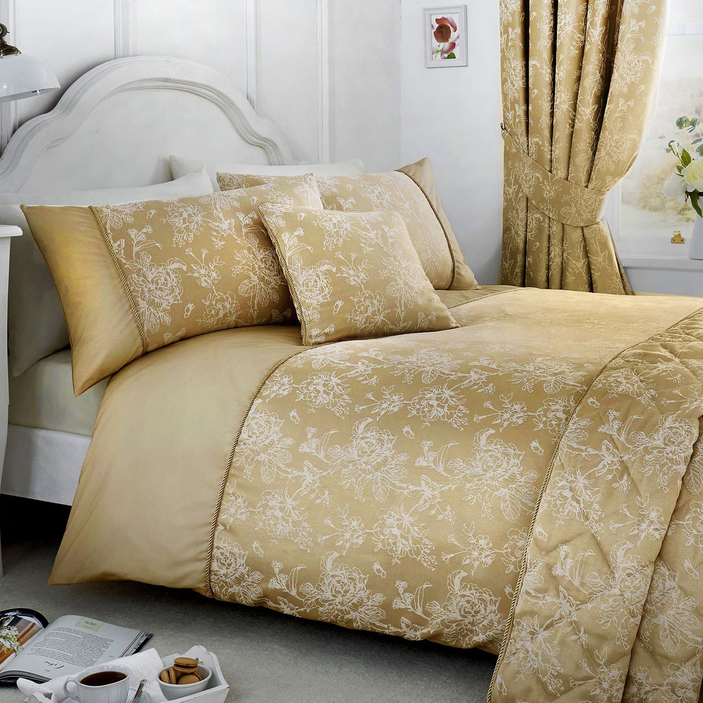 Jasmine Bedspread in Champagne
