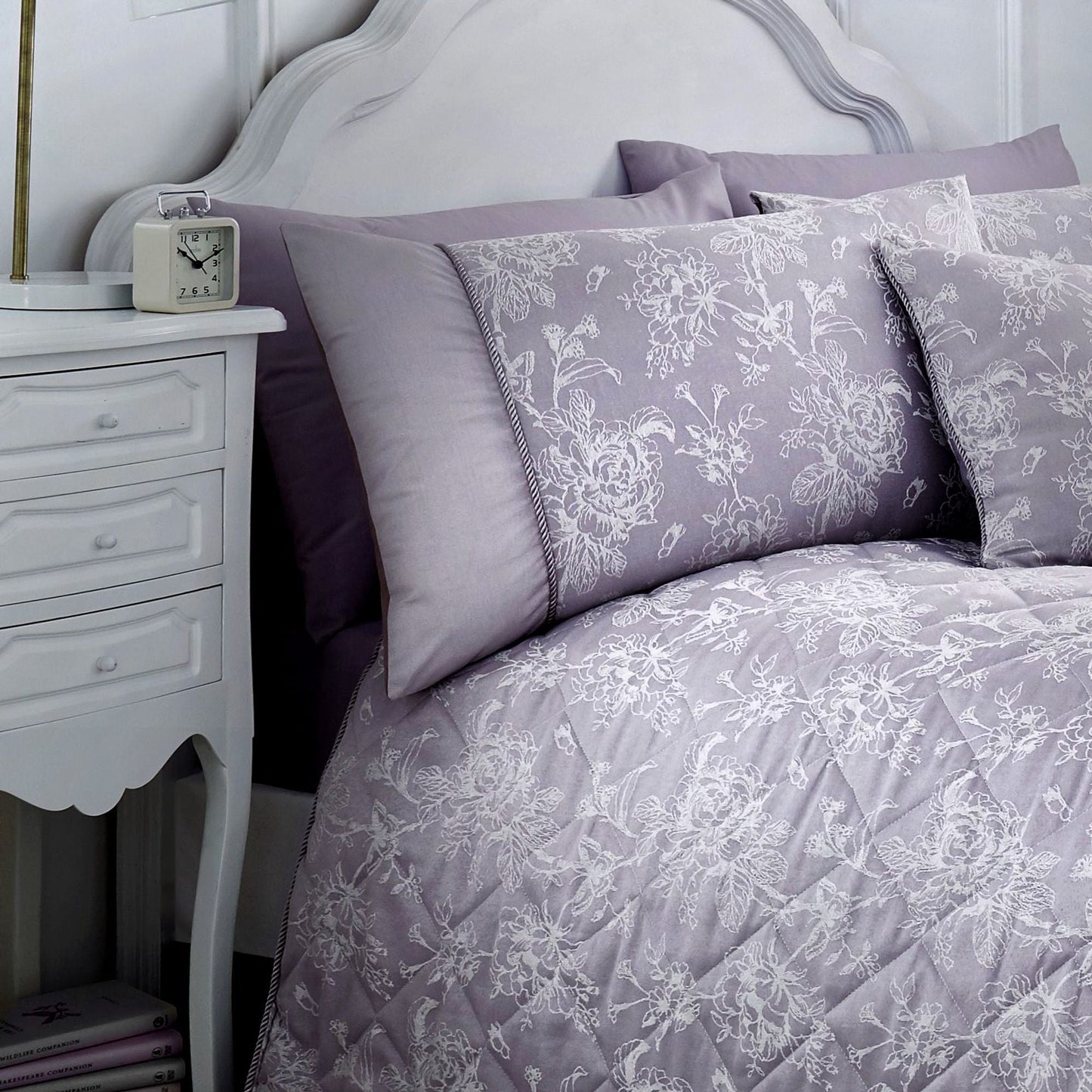 Jasmine Bedspread in Lavender