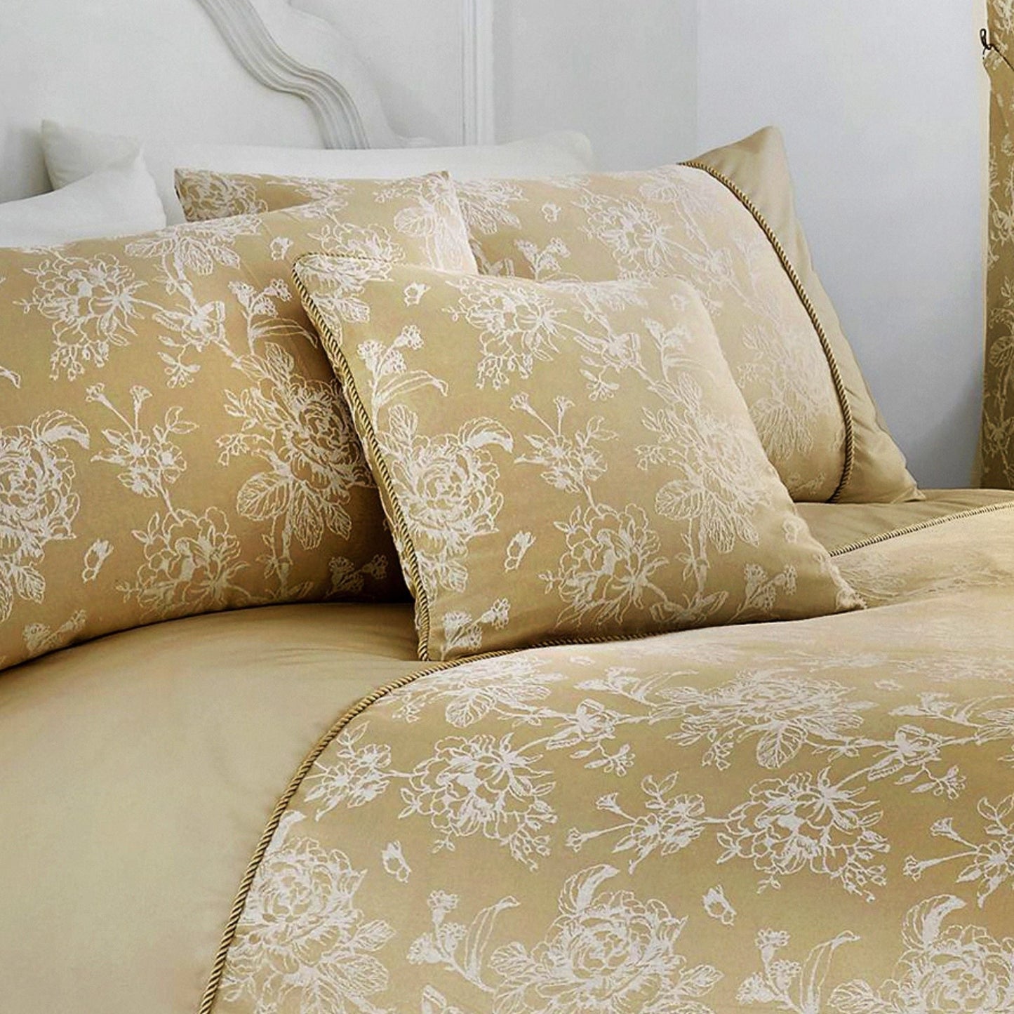 Jasmine Cushion in Champagne