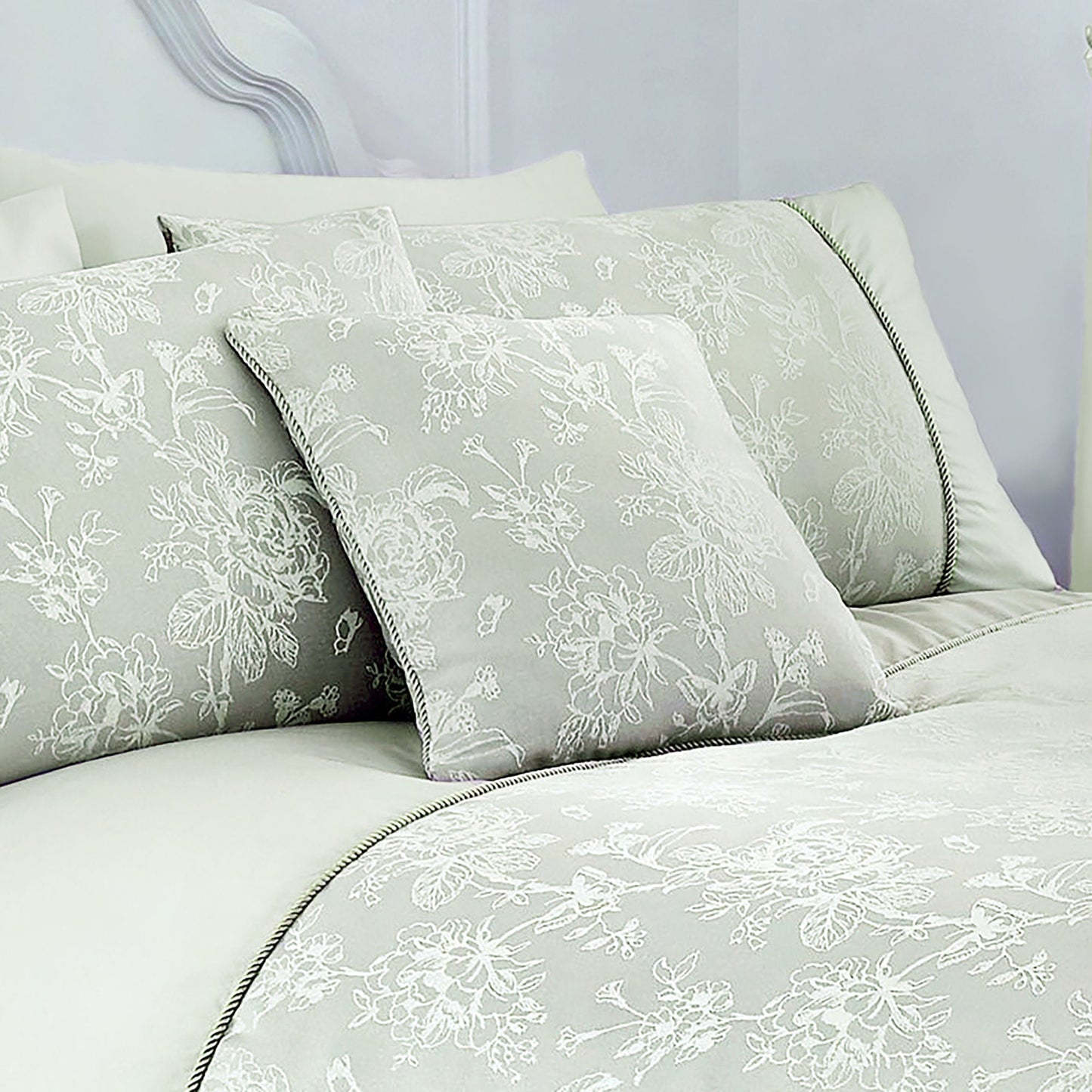 Jasmine Cushion in Green
