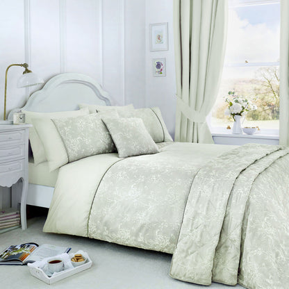 Jasmine Duvet Cover Set in Green