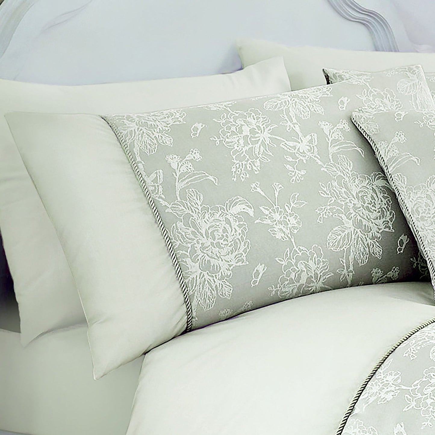 Jasmine Duvet Cover Set in Green