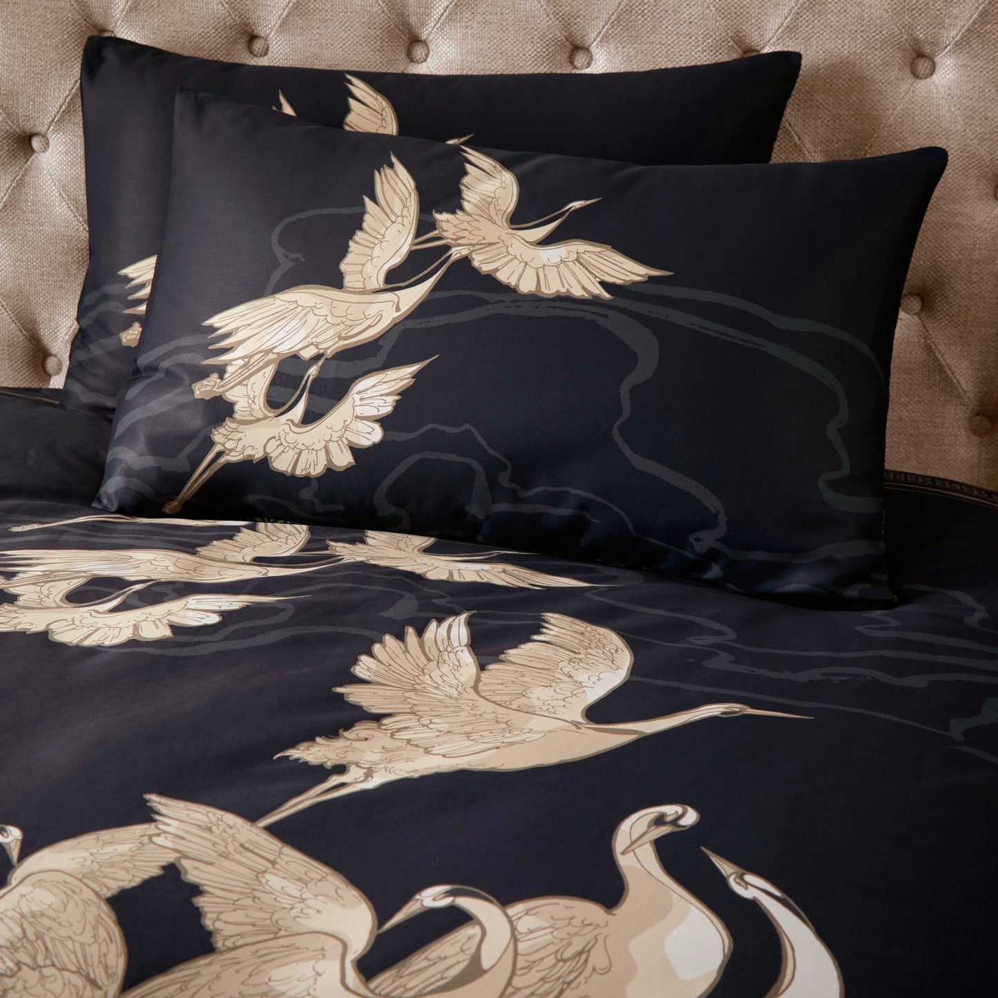 Kireina Duvet Cover Set in Black/Gold