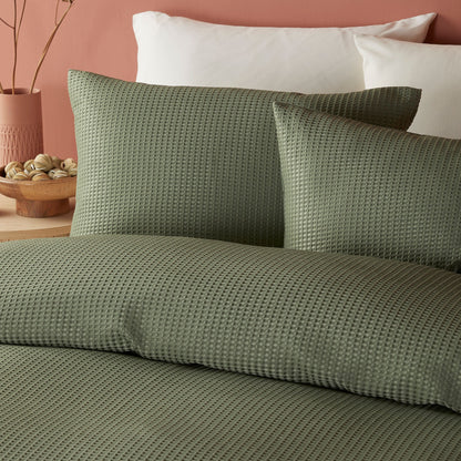 Lindly Duvet Cover Set in Dark Green/New Green