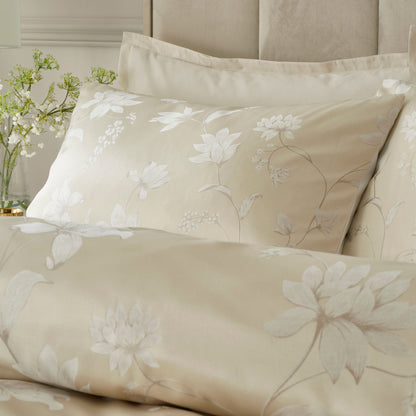 Lilly Floral Jacquard Duvet Cover Set in Champagne