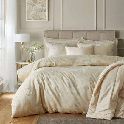Lilly Floral Jacquard Duvet Cover Set in Champagne