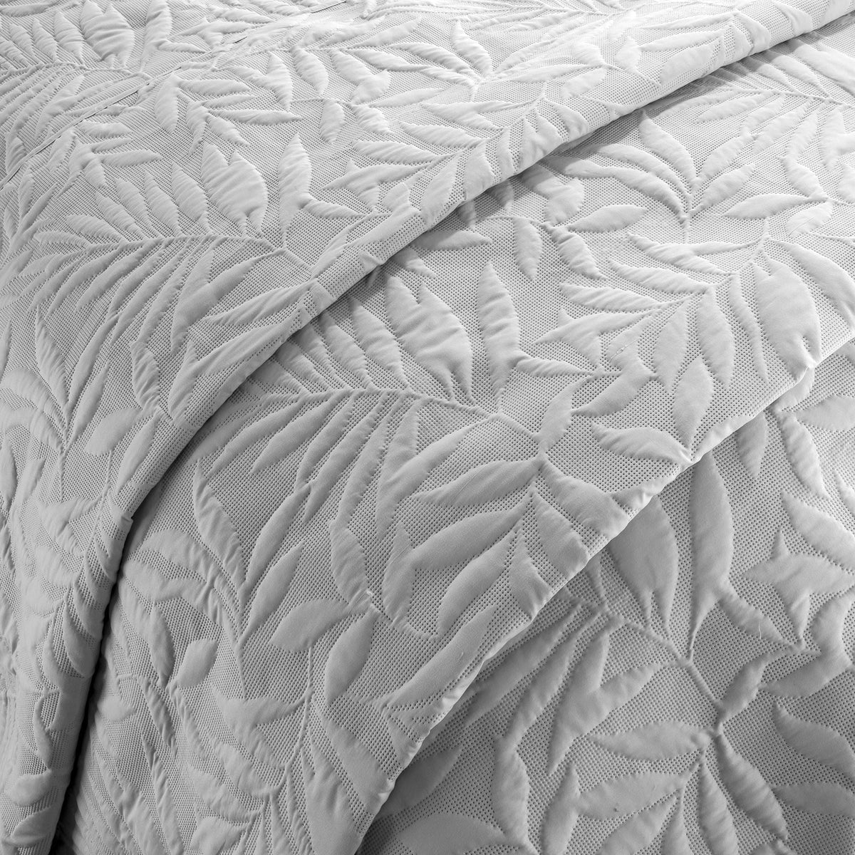 Luana Bedspread in Silver
