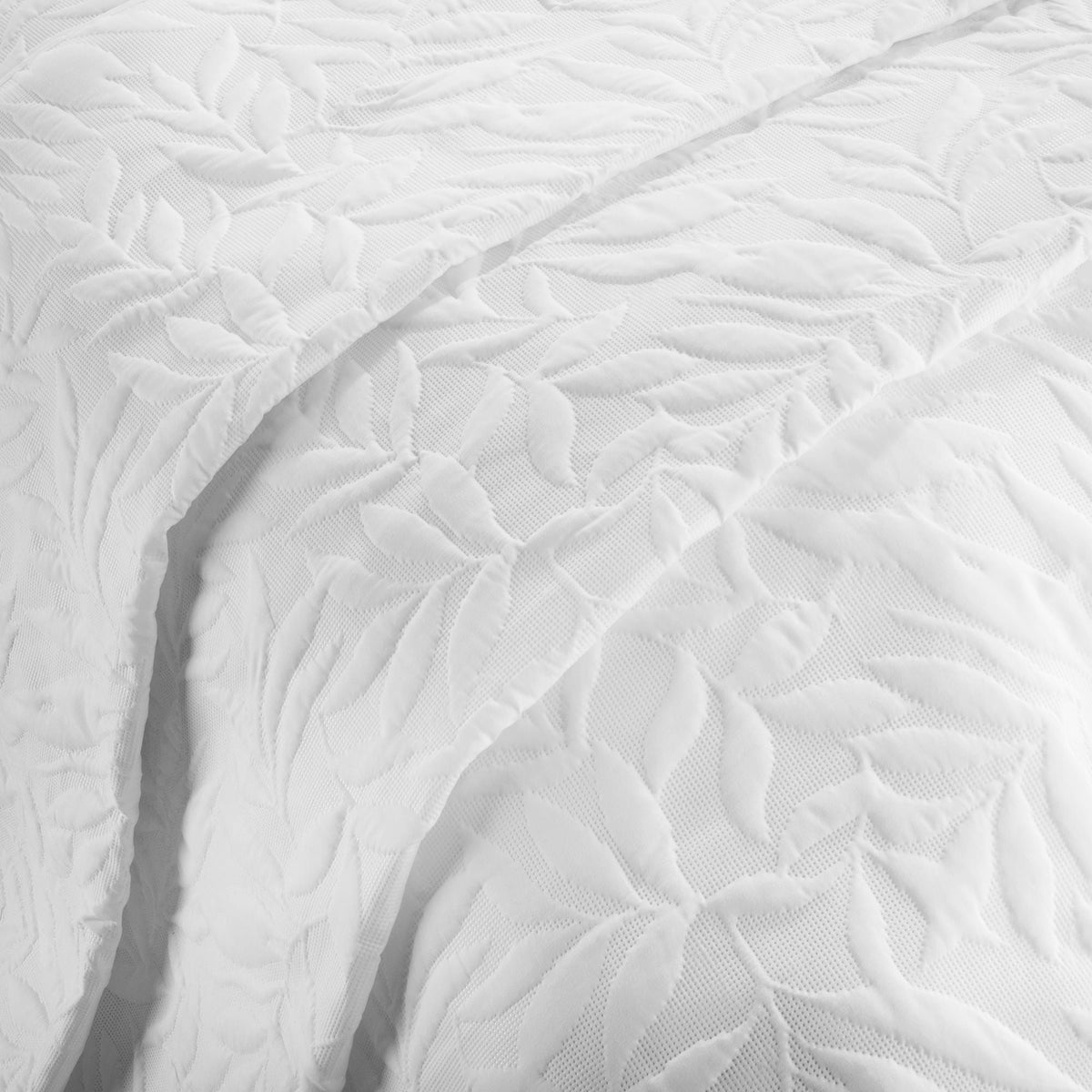 Luana Bedspread in White