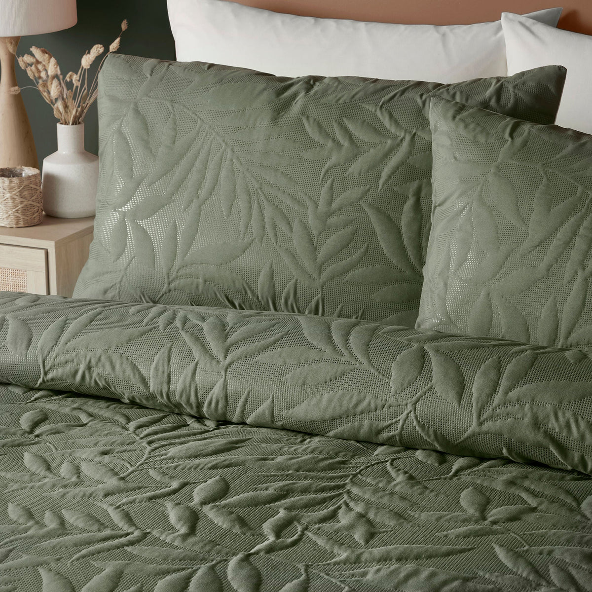 Luana Duvet Cover Set in Dark Green