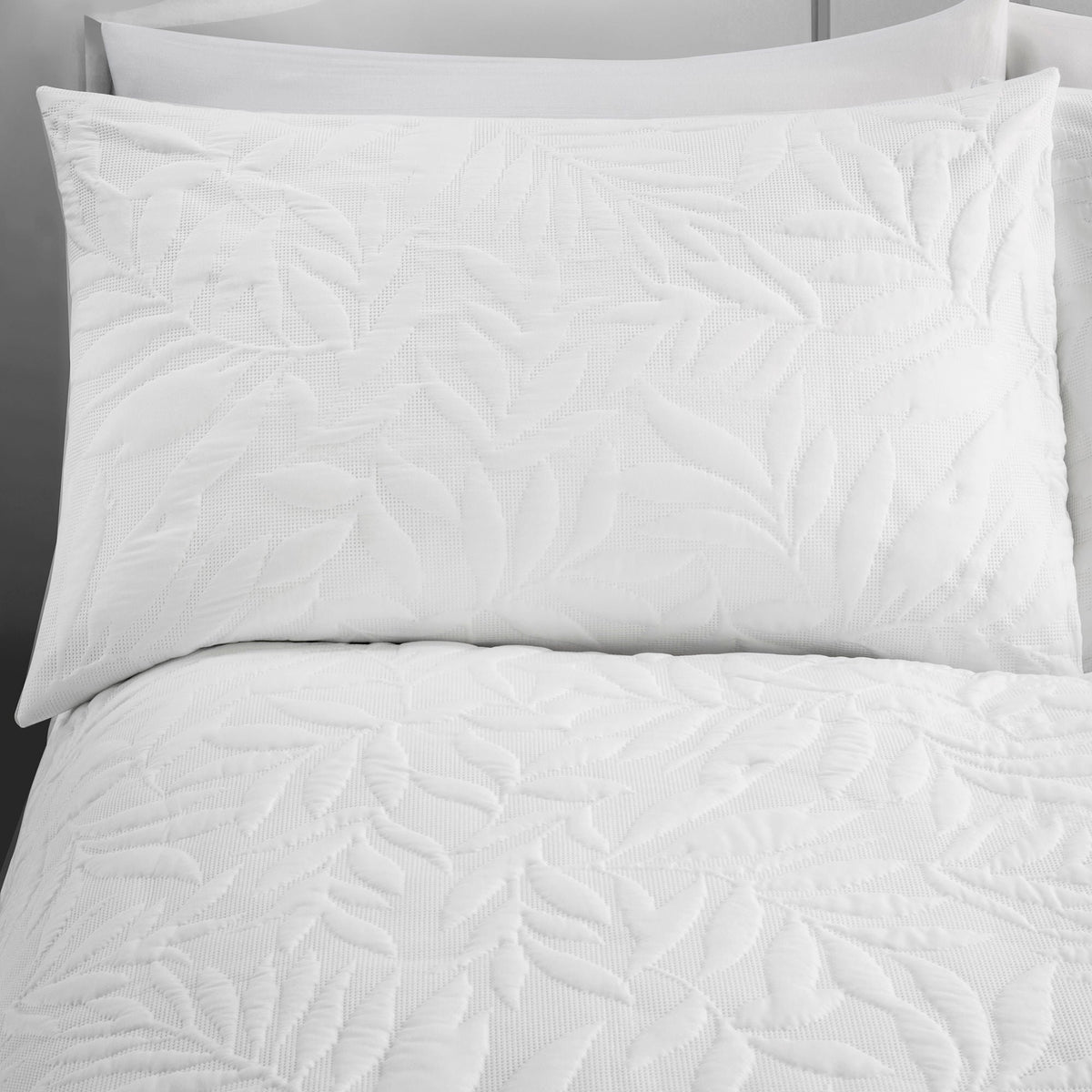 Luana Duvet Cover Set in White