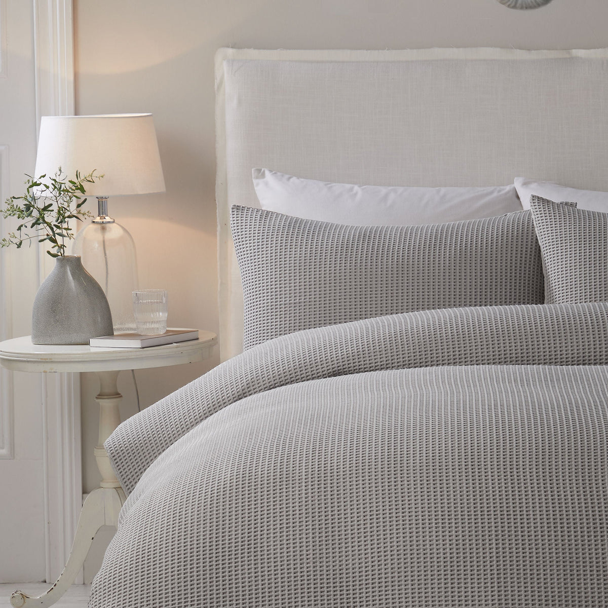 Lindly Duvet Cover Set in Silver