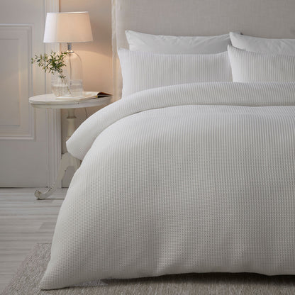 Lindly Duvet Cover Set in White