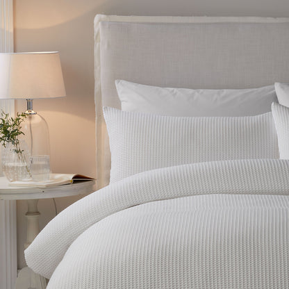 Lindly Duvet Cover Set in White