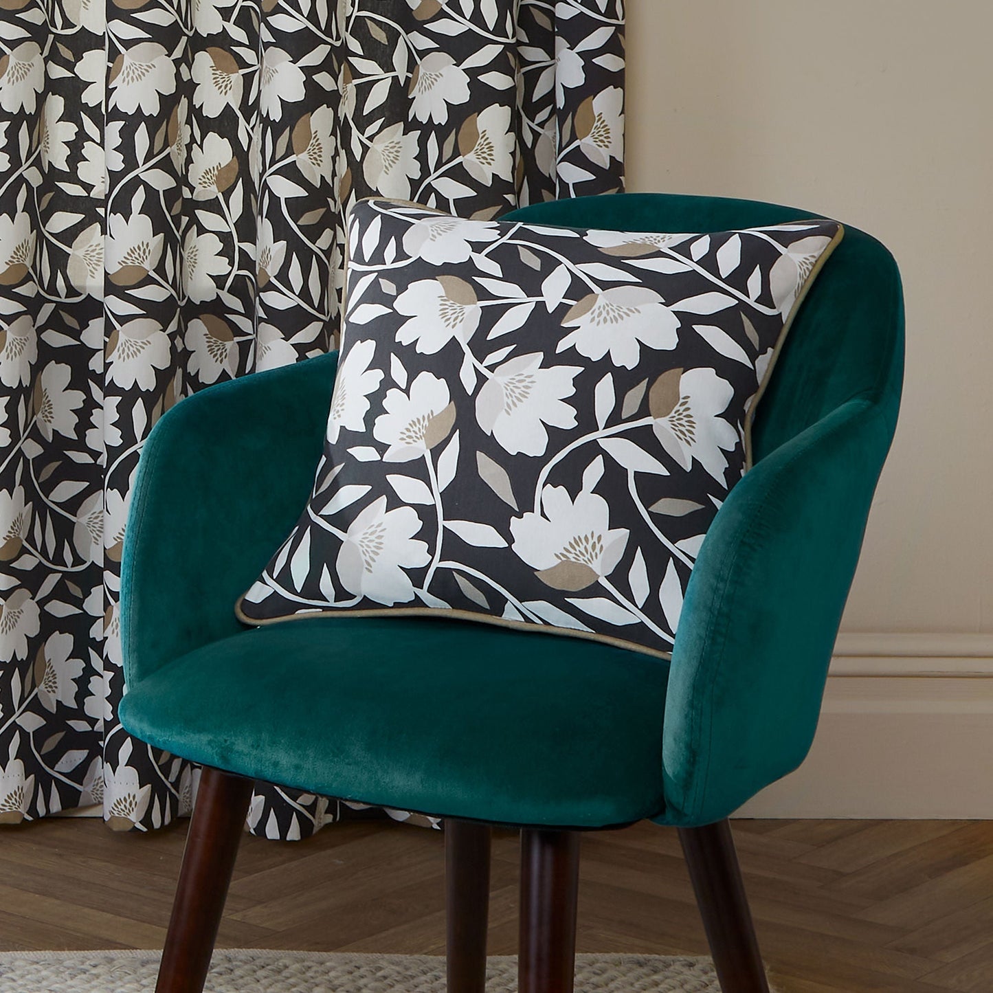 Luna Cushion in Black