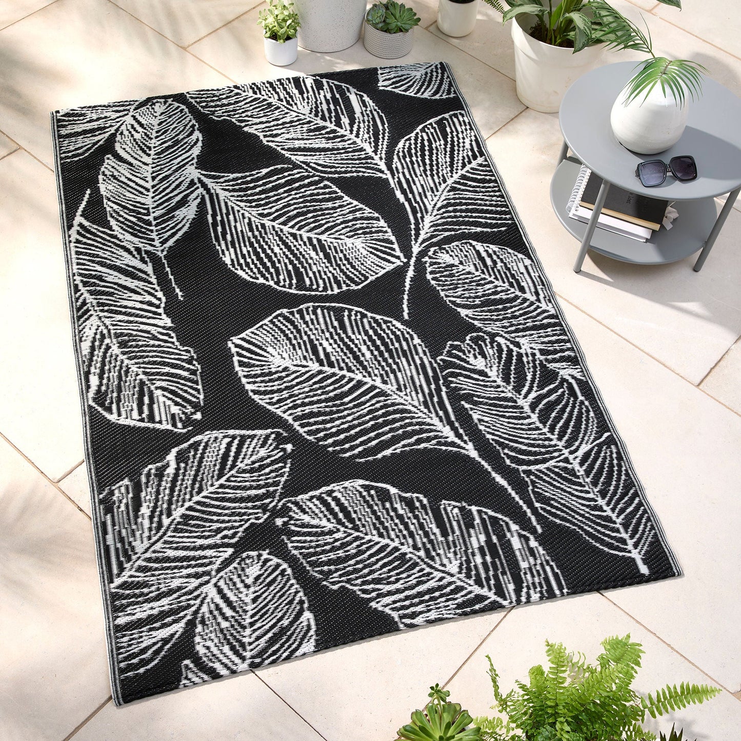Matteo Outdoor Rug in Black