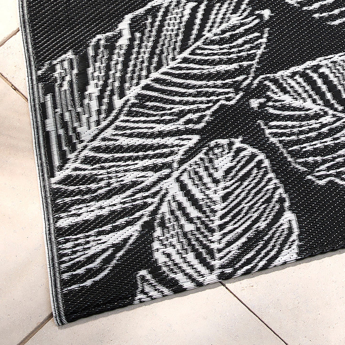 Matteo Outdoor Rug in Black