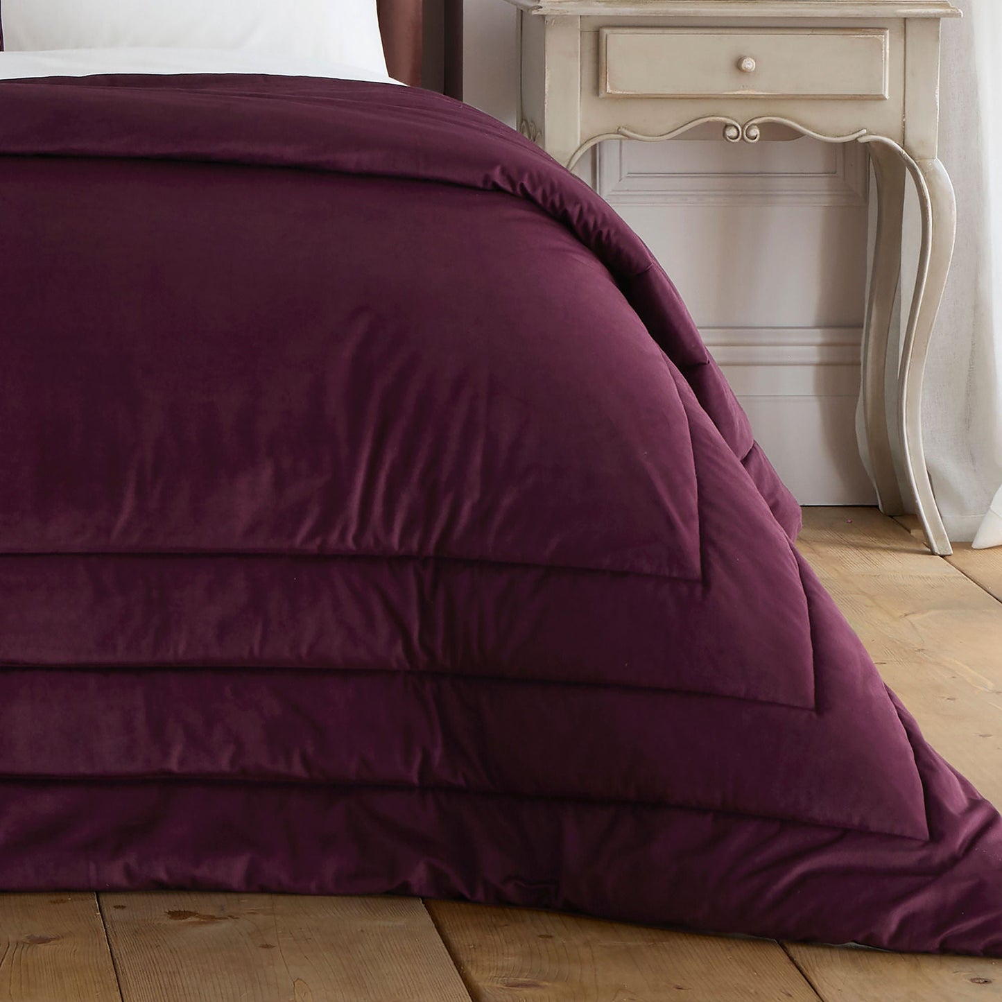 Melanie Bedspread in Berry