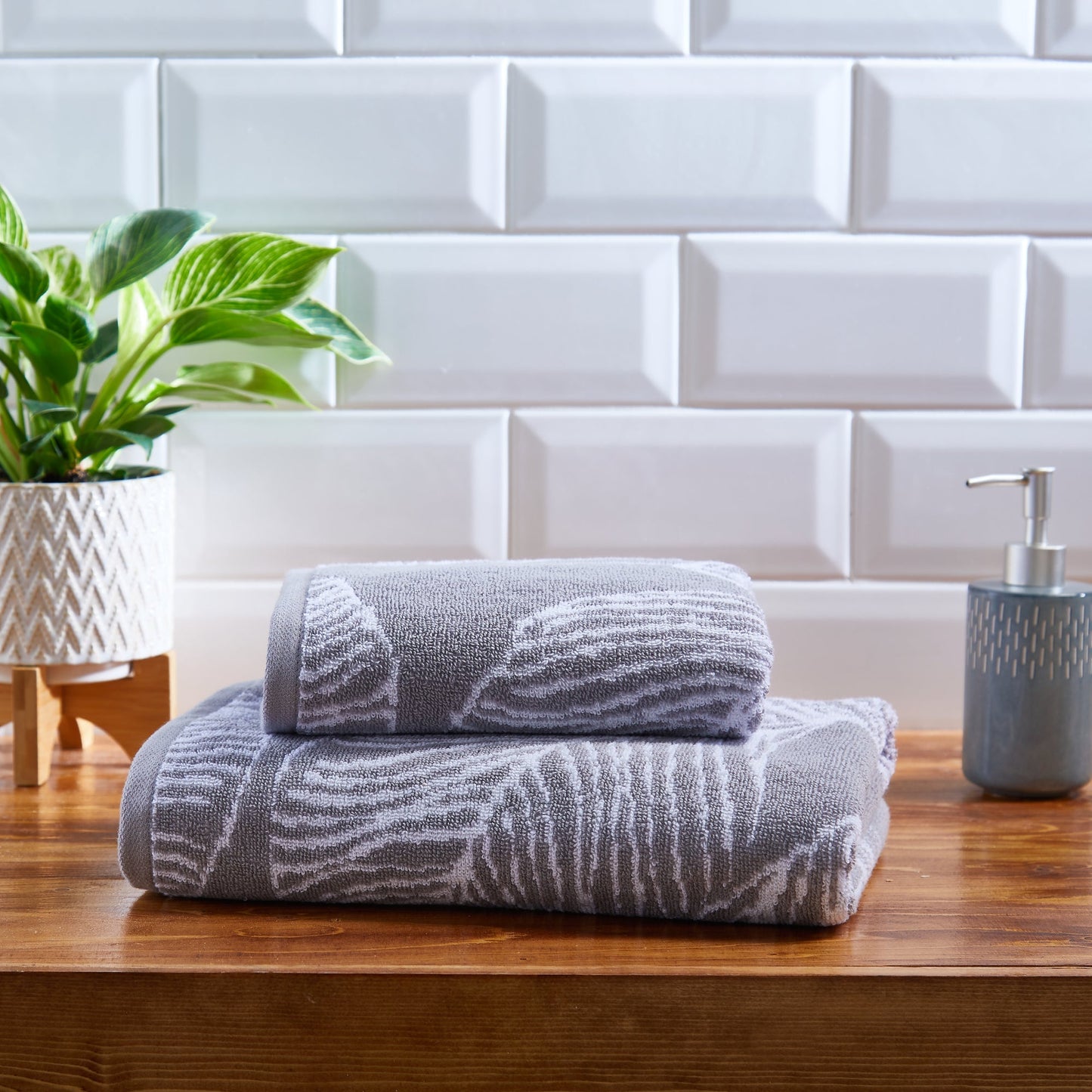 Matteo Towels in Grey