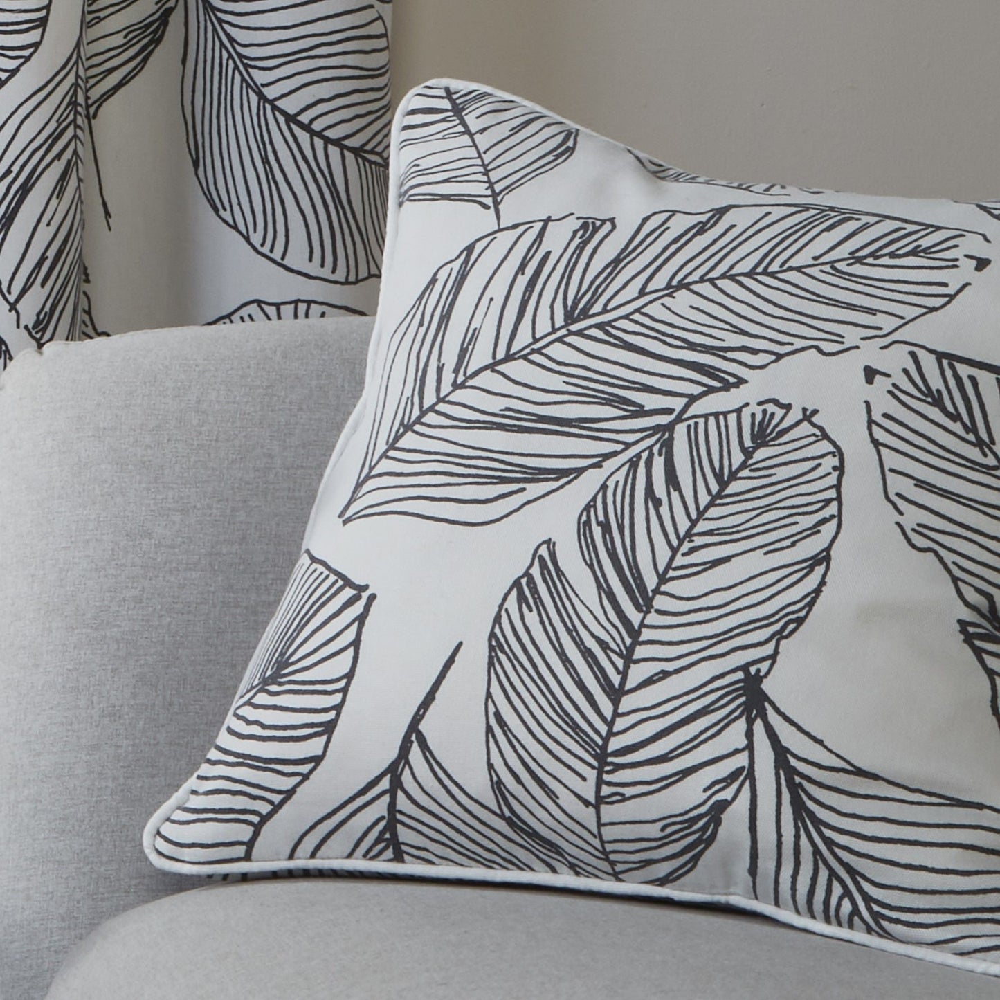Matteo Cushion in Black