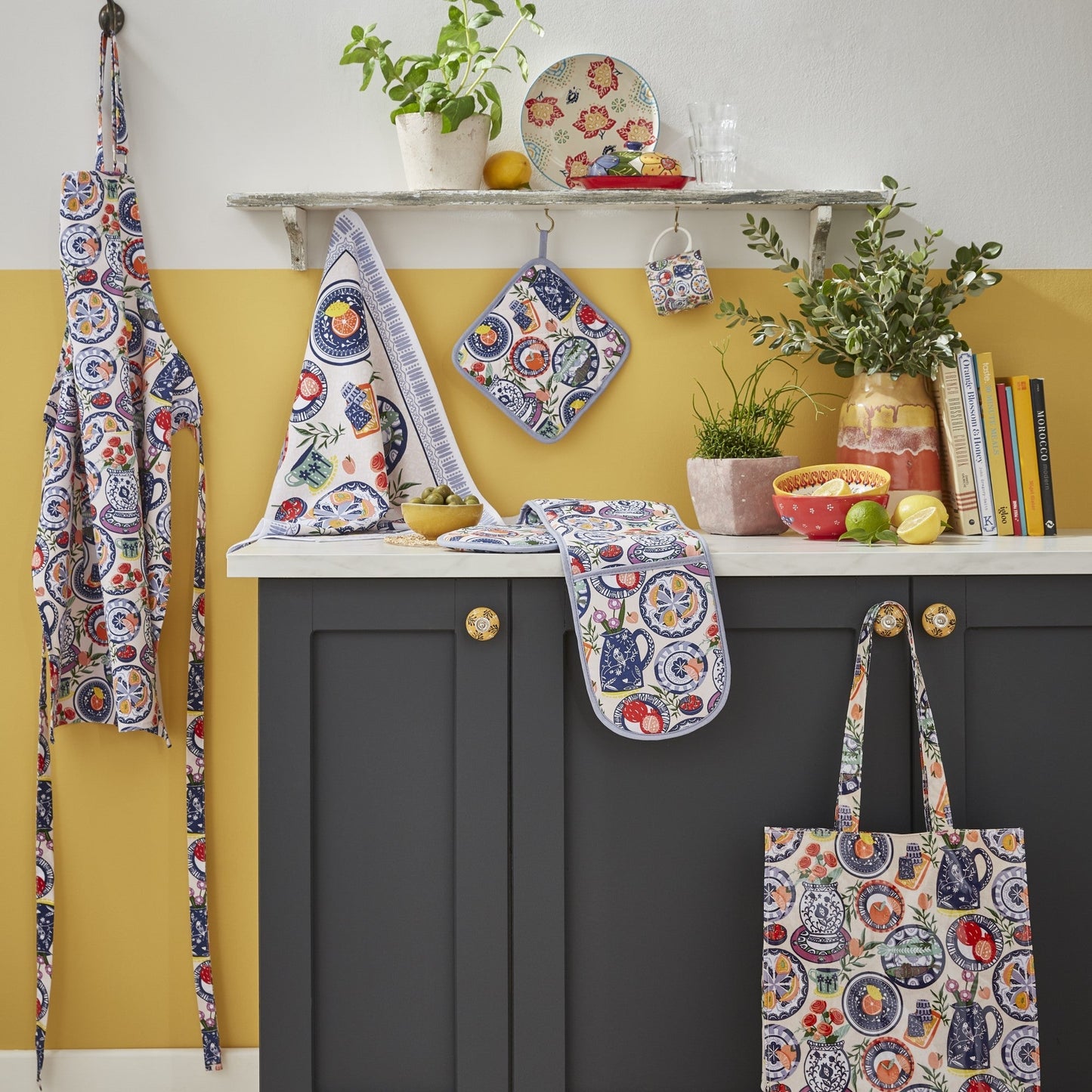 Mediterranean Plates Pot Mat