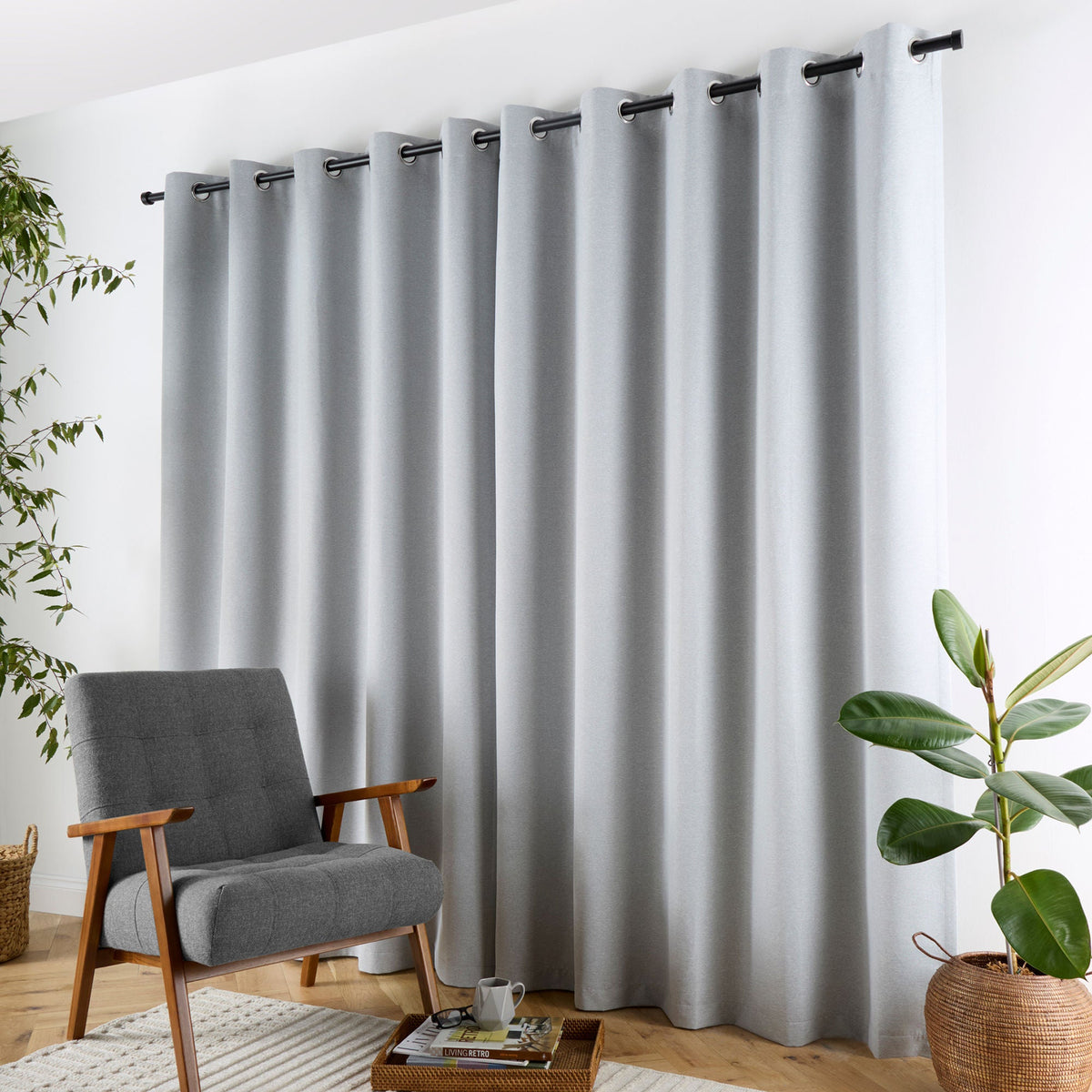 Plain Twill Pair of Eyelet Curtains in Silver