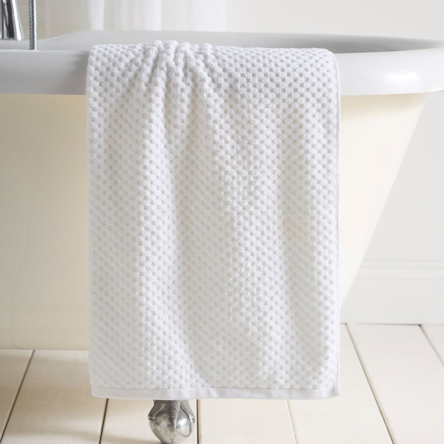 Popcorn Check Towels in White - Hand Towel