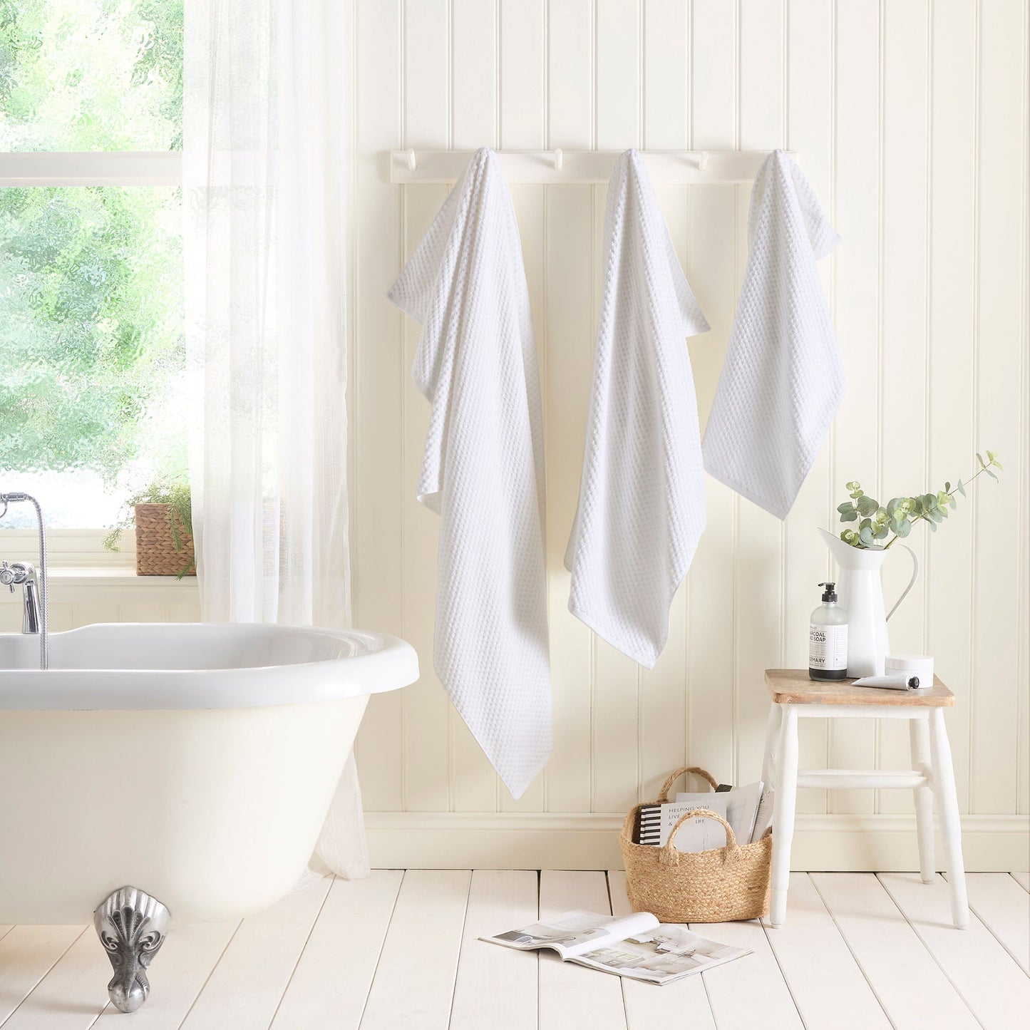 Popcorn Check Towels in White - Hand Towel