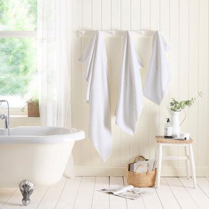 Popcorn Check Towels in White - Hand Towel