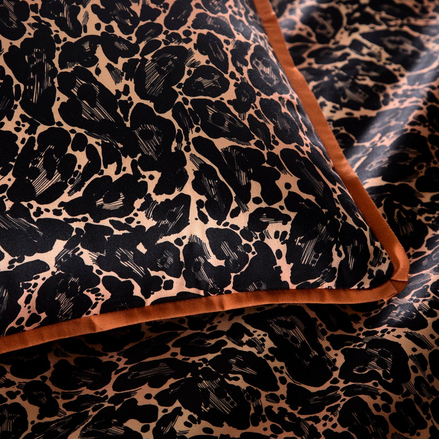 Roxy Leopard Print Duvet Cover Set in Black