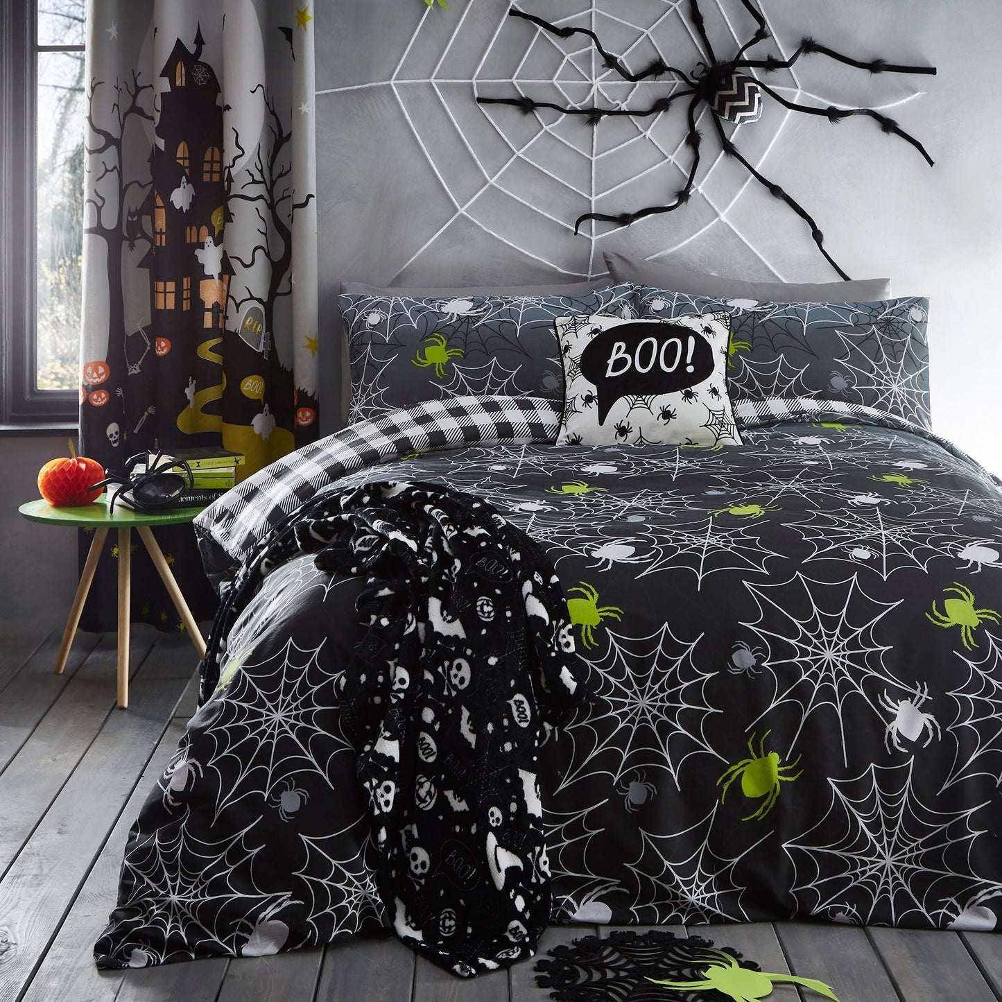 Spiders Halloween Duvet Cover Set in Grey