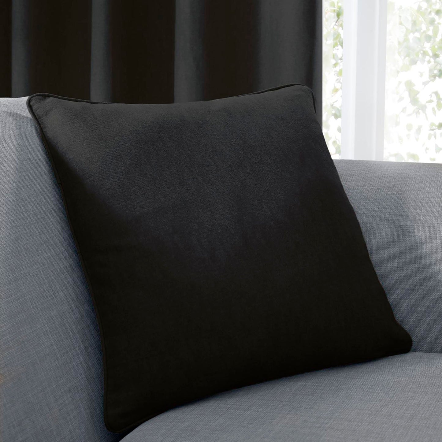 Sorbonne Cushion in Black