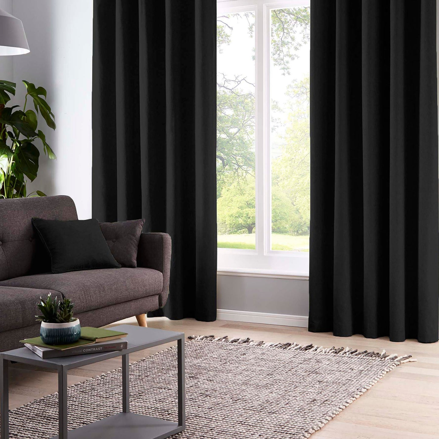 Sorbonne Cushion in Black