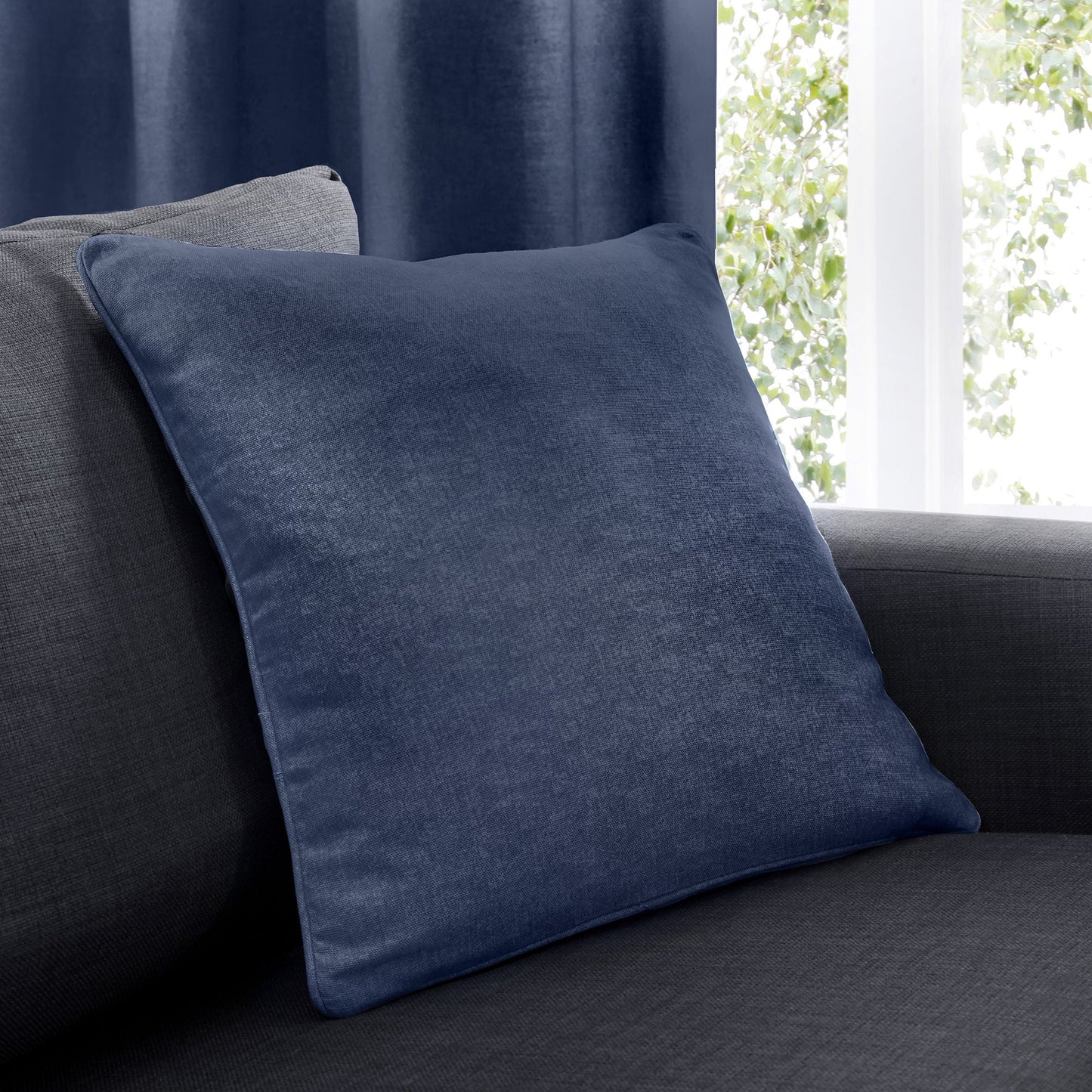 Sorbonne Cushion in Navy