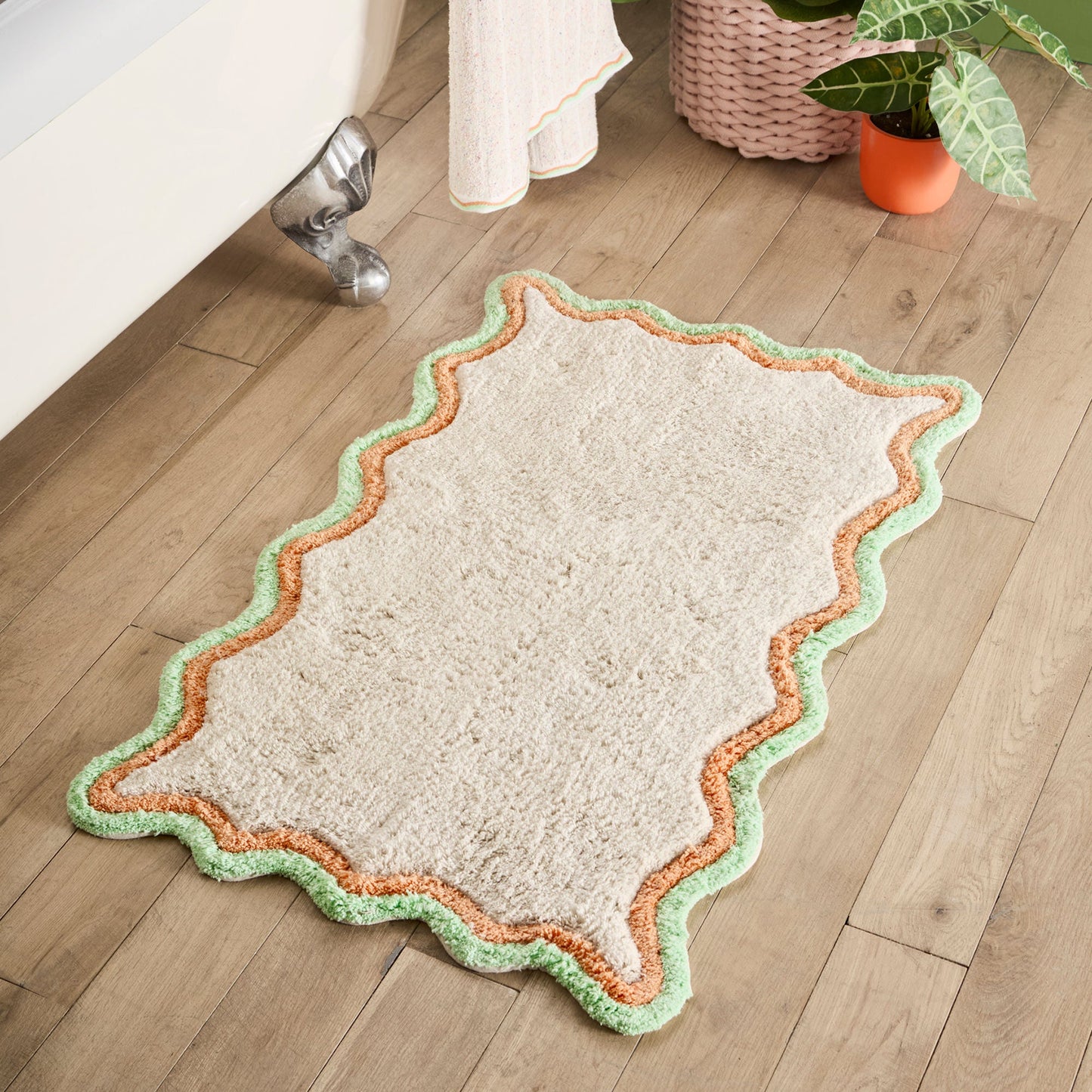 Scallop Bath Mat in Multi