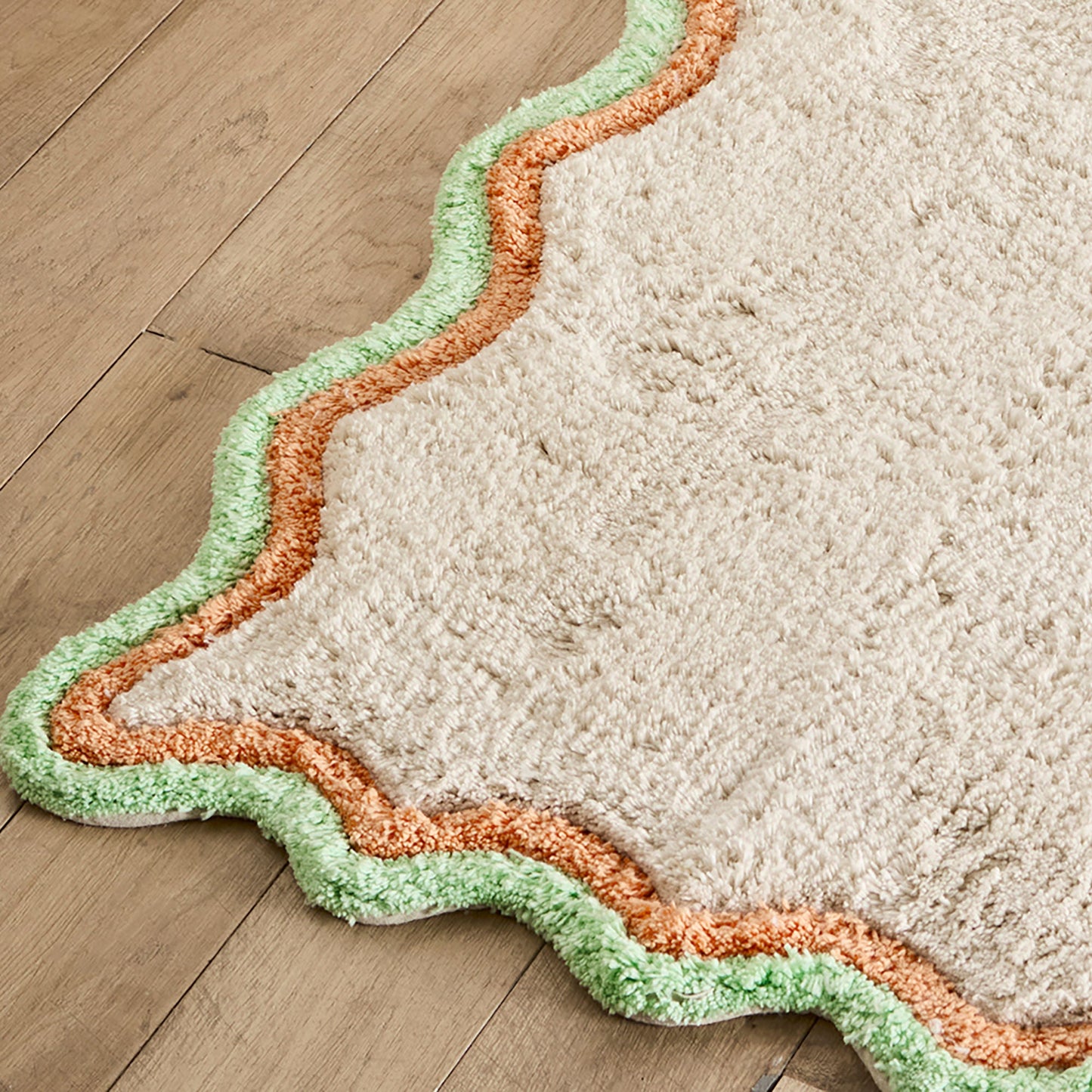 Scallop Bath Mat in Multi