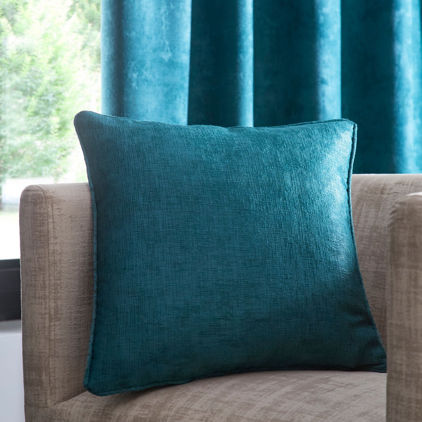 Strata Cushion in Dark Green/New Green