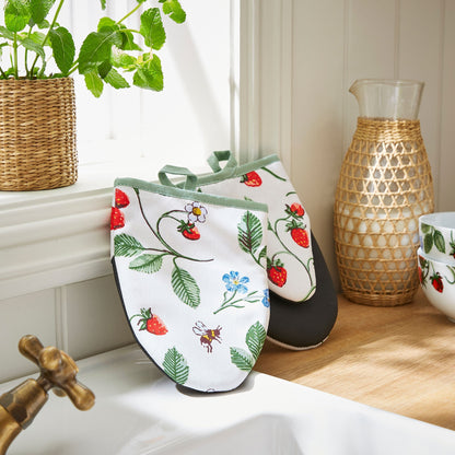 Strawberry Patch Microwave Mitts Pair