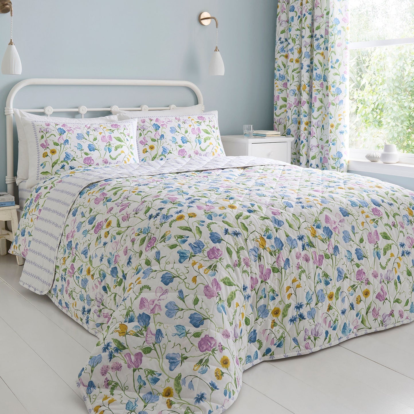 Sweetpea Floral Bedspread in Lilac