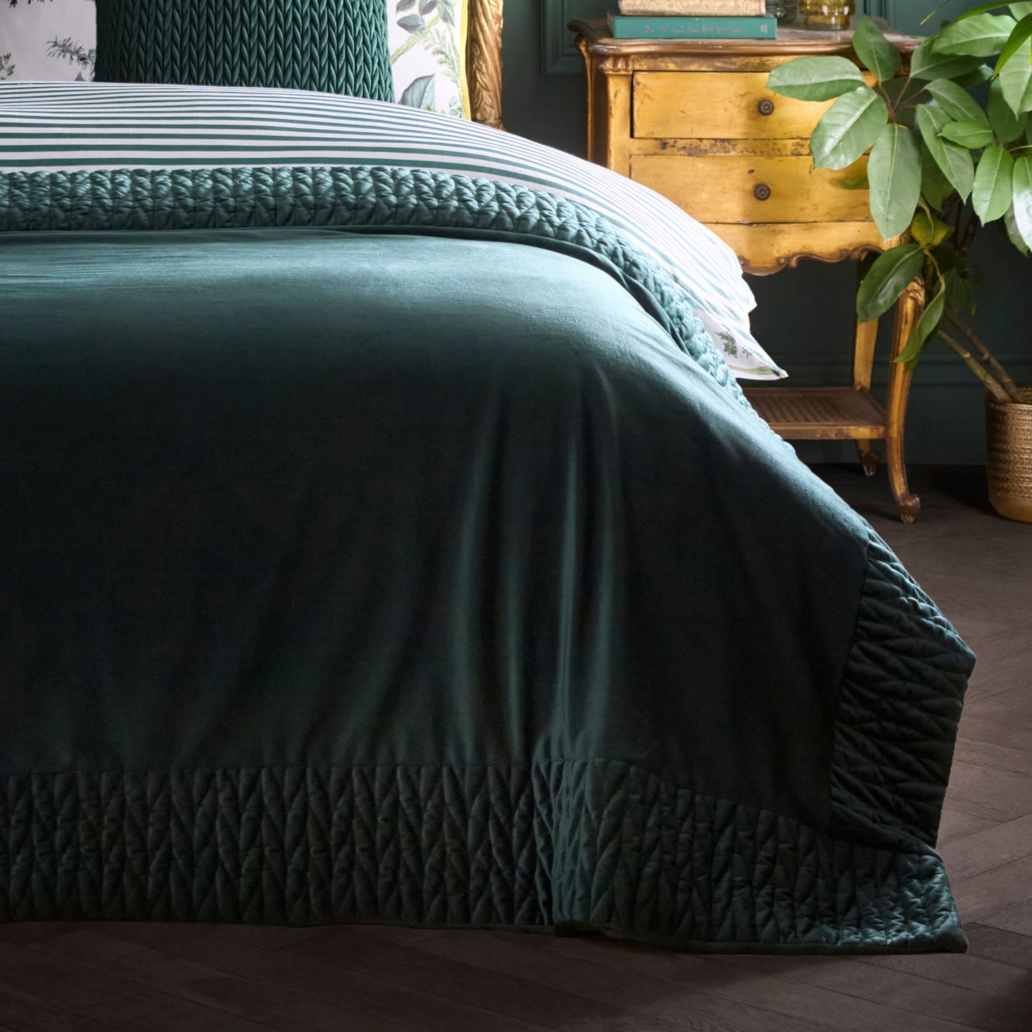 Siena Bedspread in Bottle Green